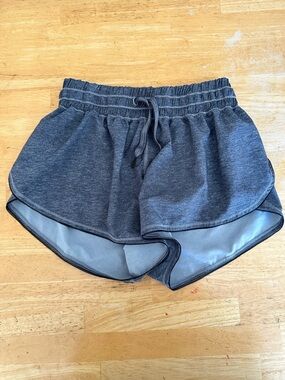 Lululemon shorts size 4